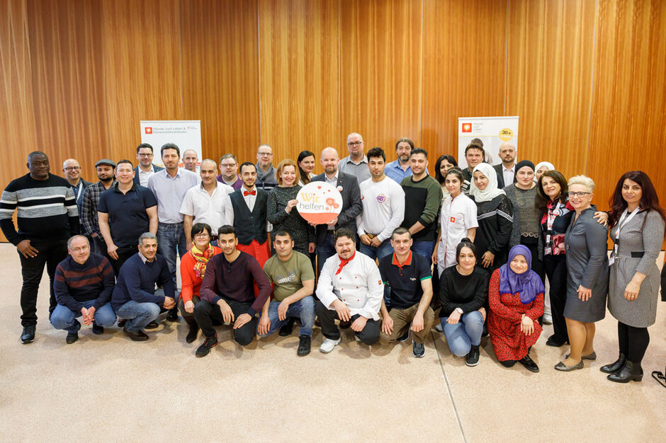Ein Gruppenfoto mit vielen TeilnehmerInnen eines Kurses (Bild: KWP/Zillerberg)